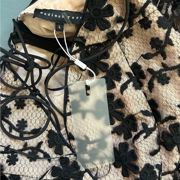 Floral Embroidered Tiered Dress Endless Rose size L NWT - Picture 13 of 14